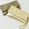pochette in pelle liscia metallizzata con tracolla e maniglia art 1739_lam